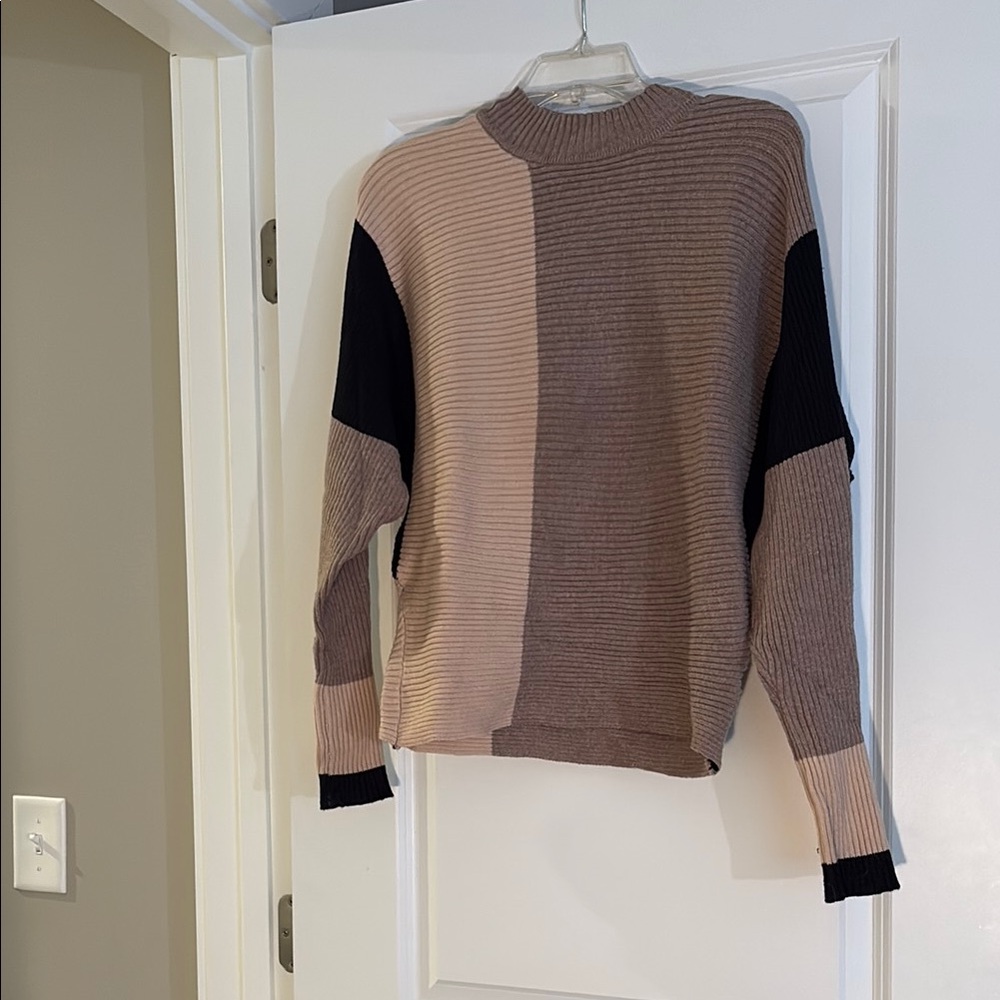 Belldini Black and Tan Crew Neck Sweater with Modern Design